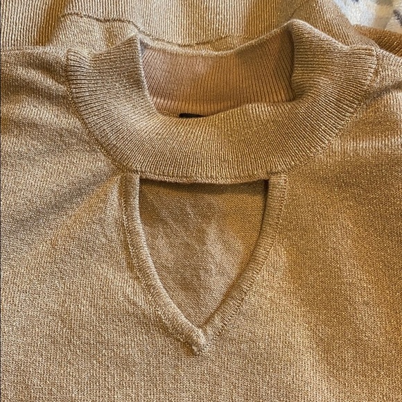 Thalia Sodi elegant metallic  top with cut… - Picture 6 of 8